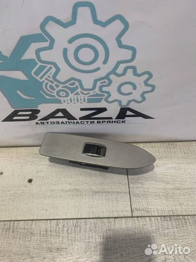 Кнопка стеклоподъемника Mitsubishi Pajero 4