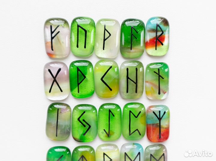 Руны скандинавские ручной работы из стекла