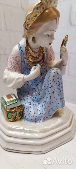 Статуэтка Малахитовая шкатулка, Девушка с зеркалом