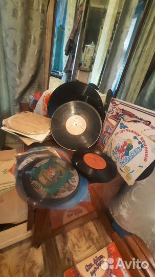 Пластинки разных форматов и Патифон