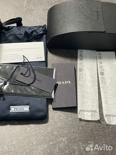 Солнцезащитные очки prada