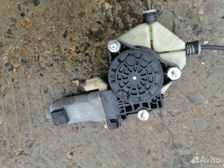 Стеклоподьемник правый хендай гранд старекс 2008г