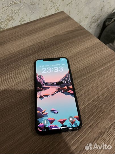 Телефон iPhone 10