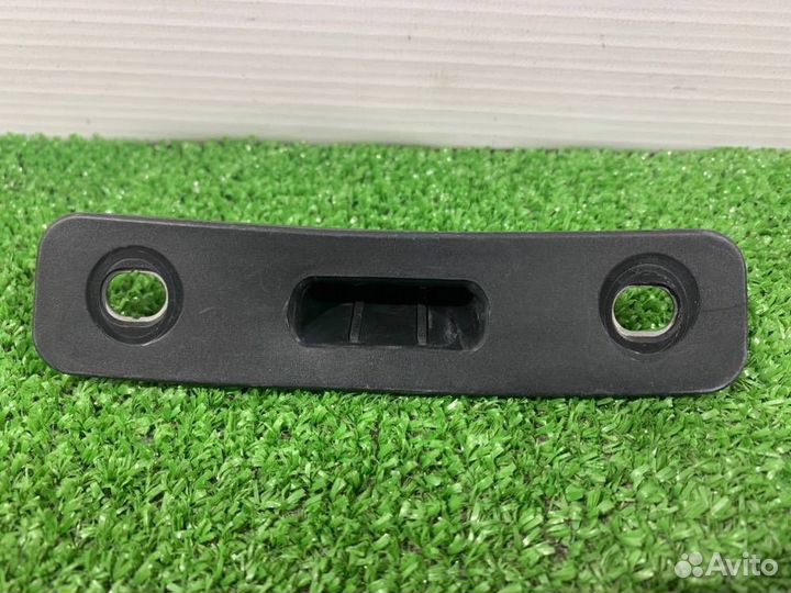 Ответная часть замка двери Mercedes-Benz Viano