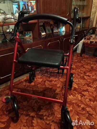 Ходунки для взрослых с колесами