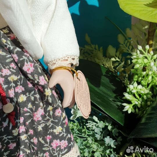 Кукла фарфоровая