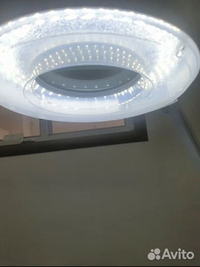 Напольная лампа лупа косметологическая на штативе