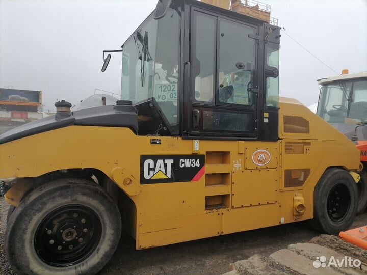 Дорожный каток CAT CS74, 2008