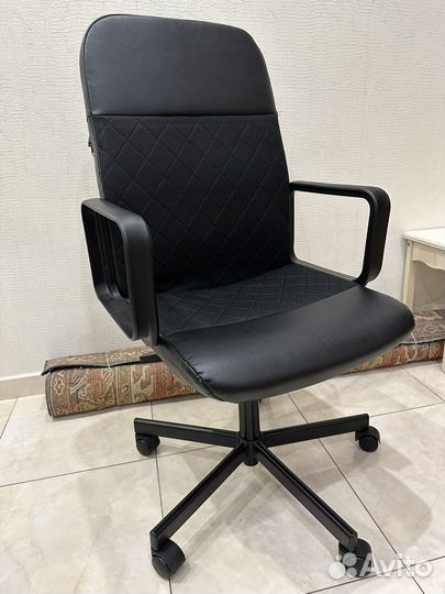 Компьютерное кресло Икеа Ренбергет IKEA Renberget