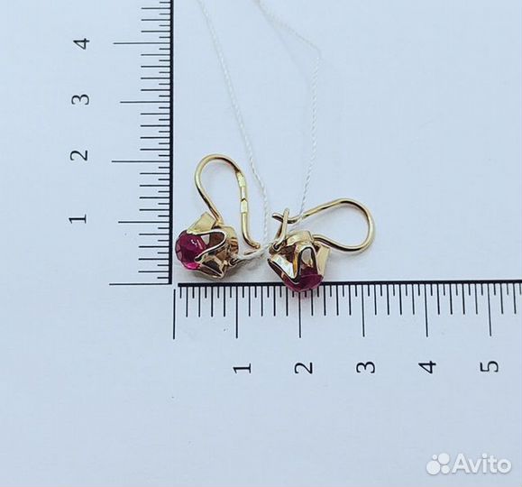 Серьги с синтетическим камнем Золото