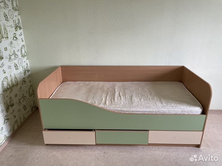 Кровать детская с выдвижными ящиками
