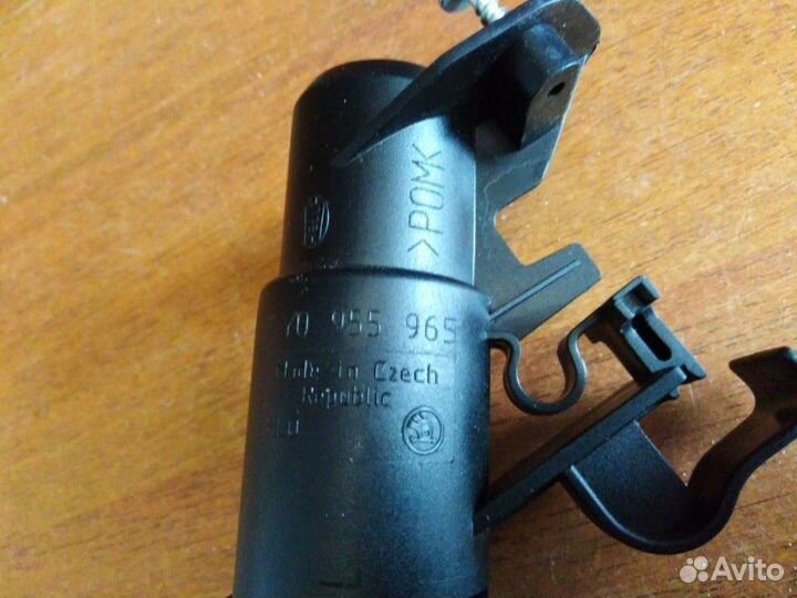 Форсунка омывателя фары левая Skoda Fabia 1999