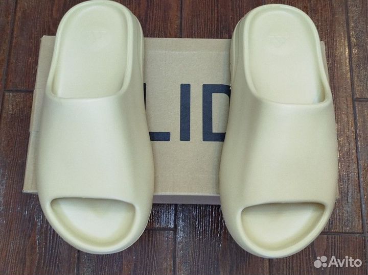 Тапки adidas Yeezy slide bone