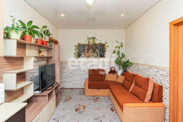 2-к. квартира, 67 м², 1/3 эт.