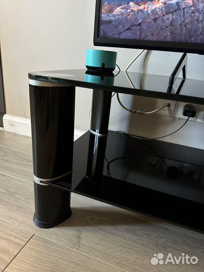 Тумба под телевизор из закаленного стекла