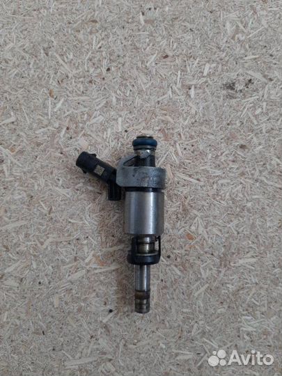 Форсунка FSI Volkswagen Passat B7 CCZ 2011