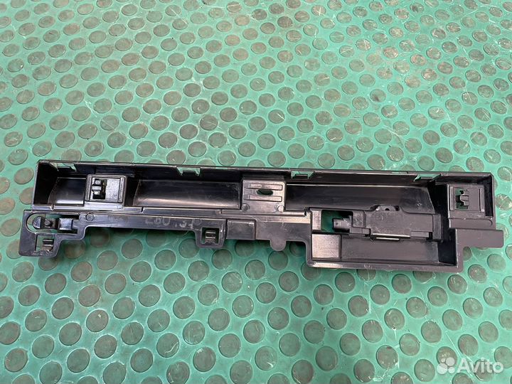 Кронштейн порога правый Bmw F30