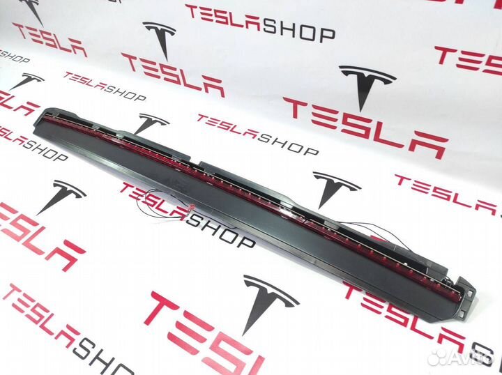 Стоп сигнал крышки багажника верхний Tesla Model S