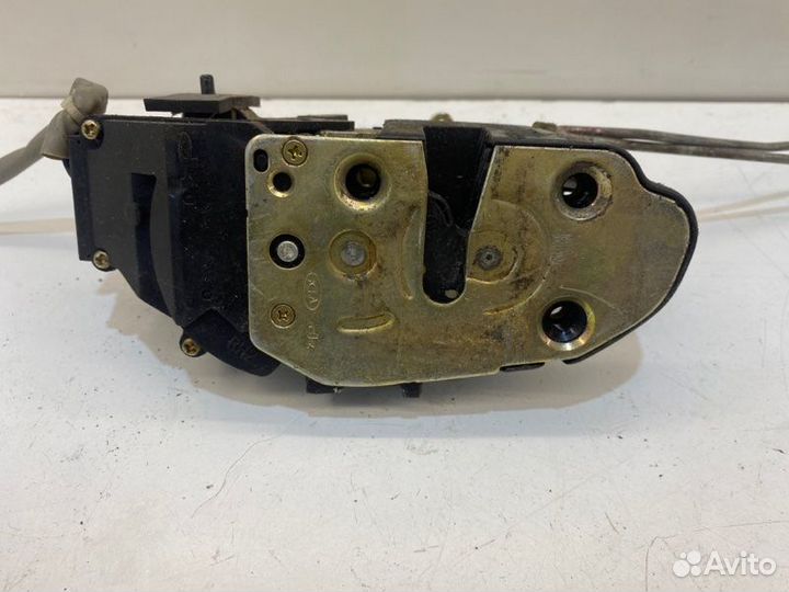 Замок боковой двери задний правый Kia Spectra