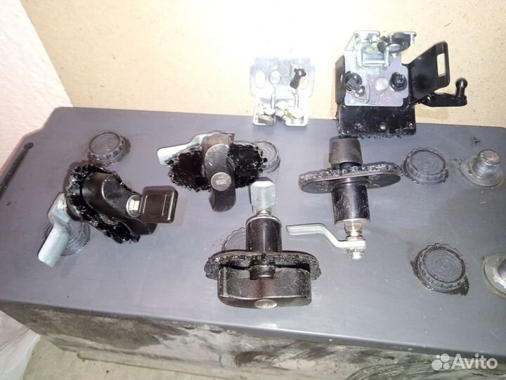 Замки на кунг