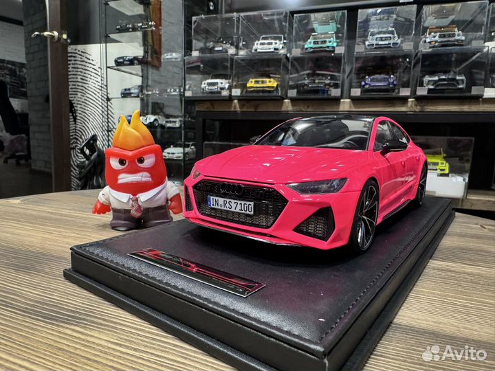 Motorhelix Audi RS7 1:18 розовый