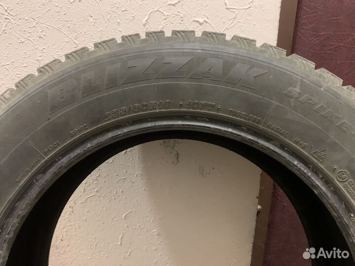 Bridgestone Blizzak Spike-01 235/60 R18