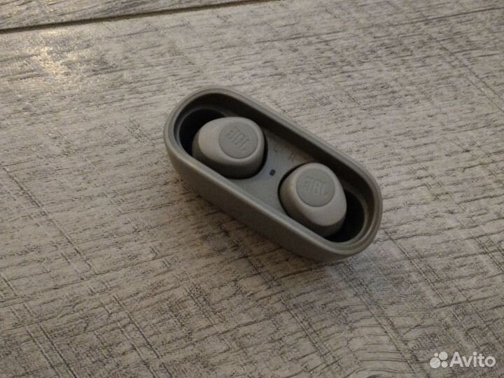 Продам наушники JBL