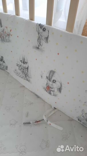 Бортики в кроватку + комплект постельного белья