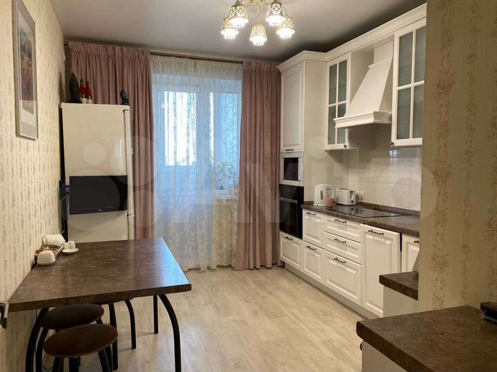 3-к. квартира, 93 м², 8/16 эт.