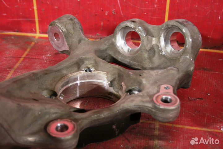 Цапфа/кулак поворотный передний левый Mercedes-Benz GLC