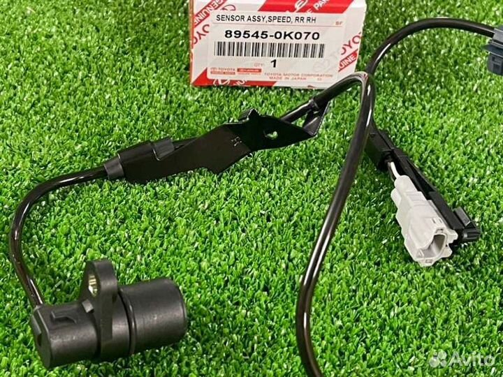 Датчик скорости задний правый Toyota Hilux