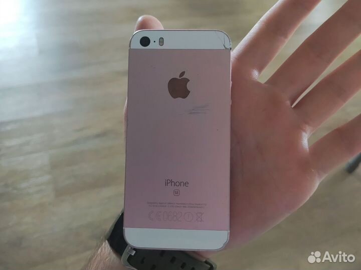 iPhone SE, 64 ГБ