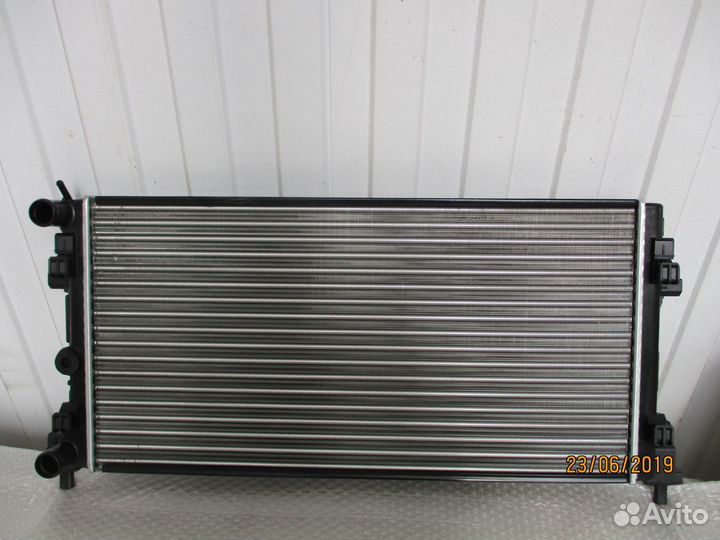 Радиатор охлаждения Volkswagen Polo 09