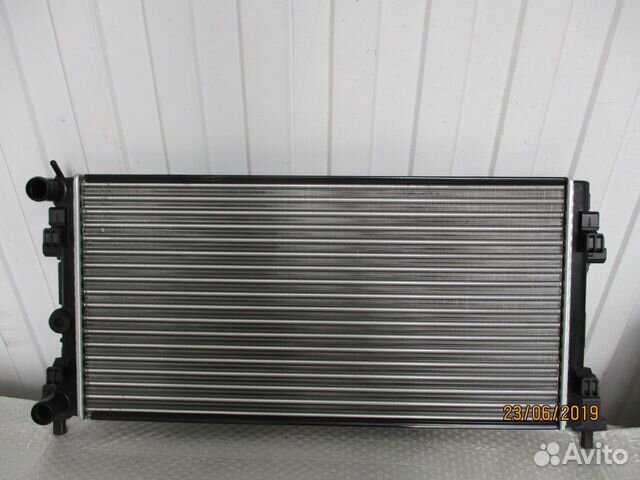 Радиатор охлаждения Volkswagen Polo 09