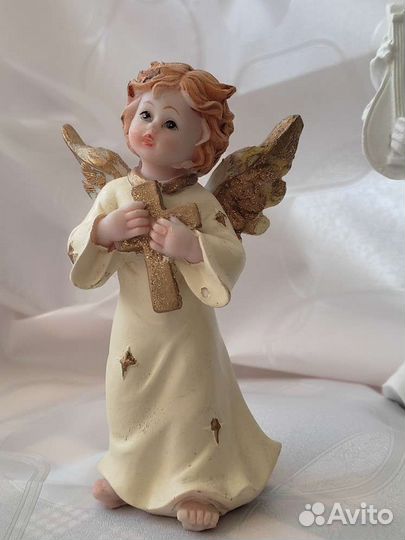 Статуэтки ангел, типа шар со снегом