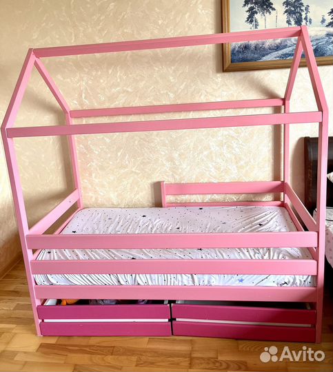 Кровать домик из массива сосны