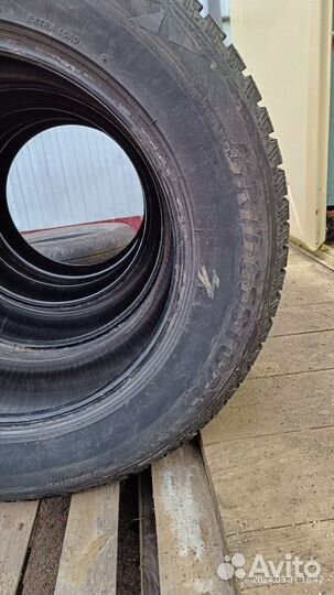 Bridgestone Blizzak Spike-01 235/65 R17 108T