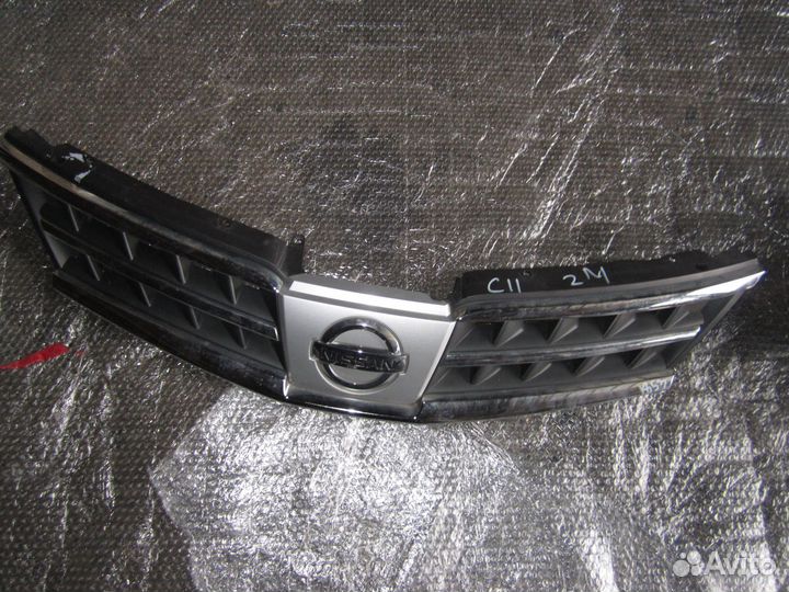 Решетка радиатора Nissan Tiida