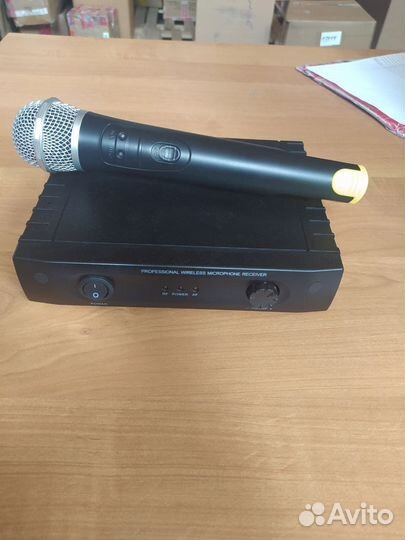 UHM-521 Радиосистема с беспроводным микрофоном UHF