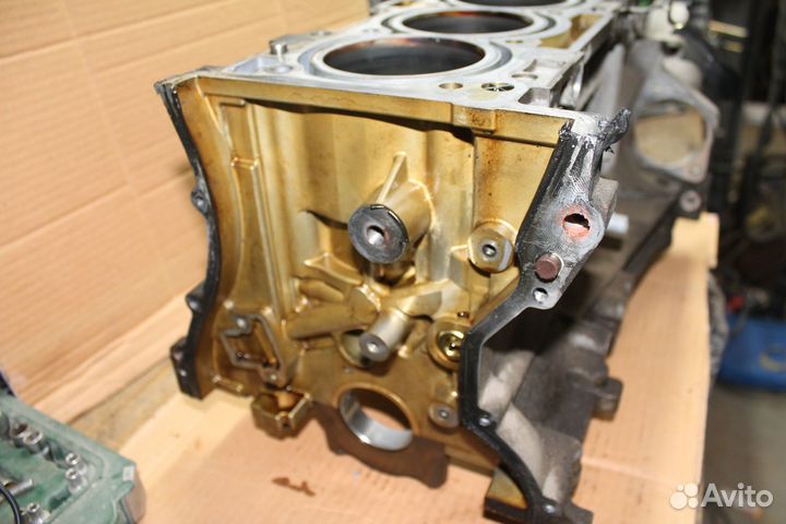 Блок цилиндров 4b12