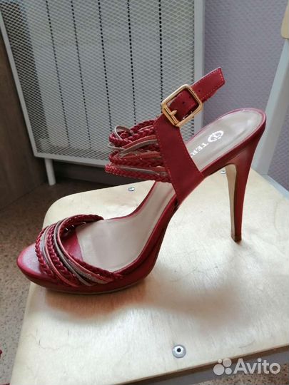 Босоножки женские