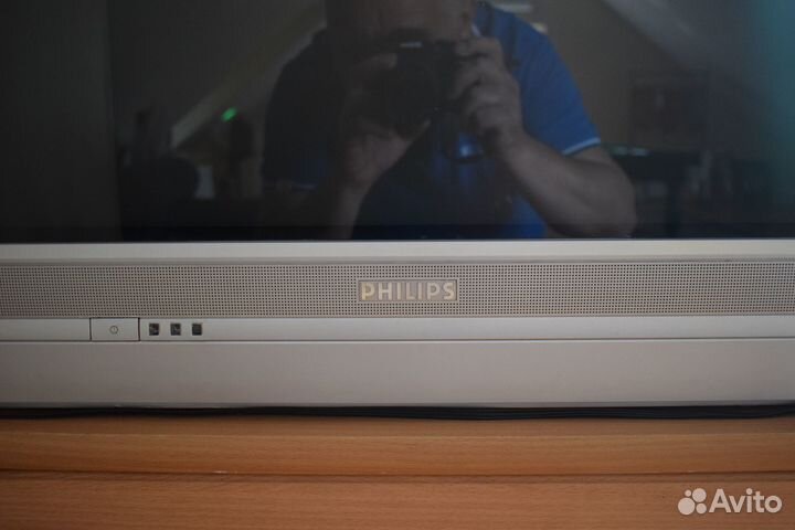 Телевизор Philips большой
