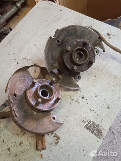 Поворотный кулак Nissan Sunny Ниссан Санни