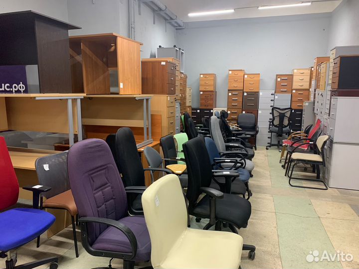 Тумба на колёсах, приставная, с замком