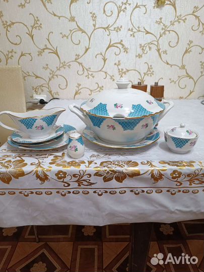 Фарфоровая супница