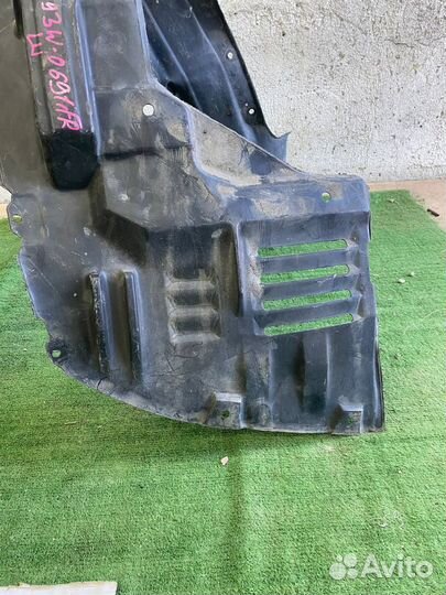 Подкрылки передние Mitsubishi Pajero 4 2010 год