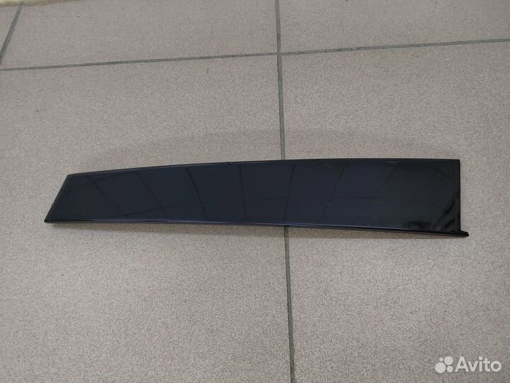 Накладка передней правой двери Santa Fe 4