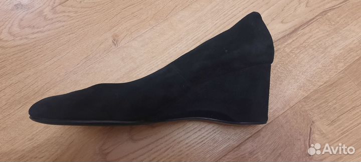 Чёрные туфли на танкетке