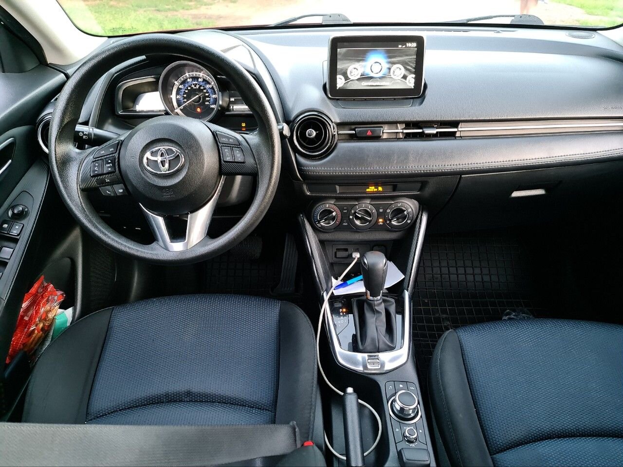 Toyota Yaris: фото владельца