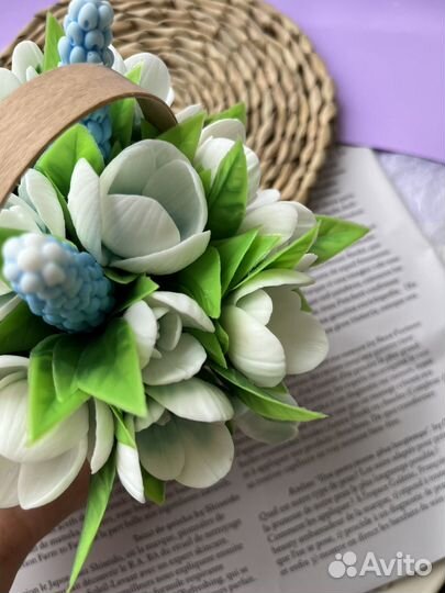 Букет подснежников в лукошке